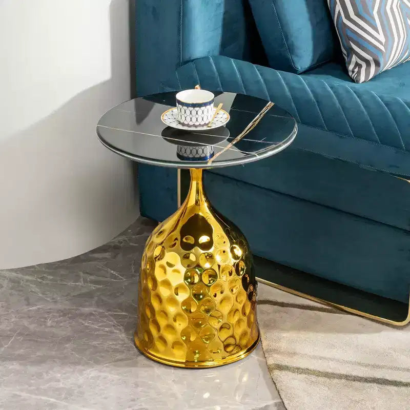 Round Side Table with Iron Tray Top, Gold Metal Hammer Pattern Pedestal, End Table for Sofa, Bedside