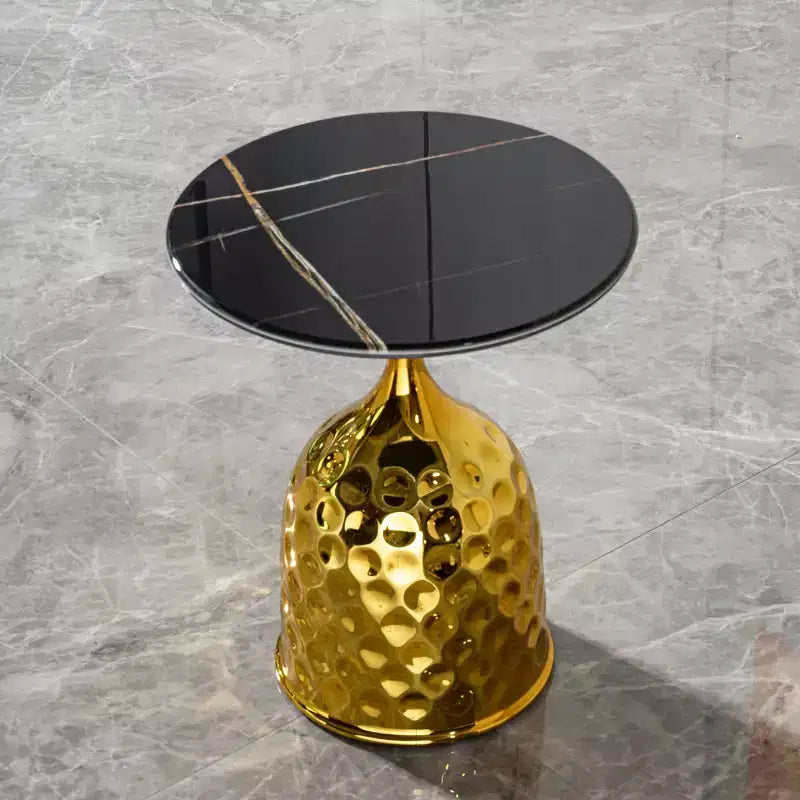 Round Side Table with Iron Tray Top, Gold Metal Hammer Pattern Pedestal, End Table for Sofa, Bedside
